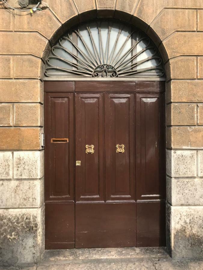 Appartamento Via Valverde 4 Верона Экстерьер фото